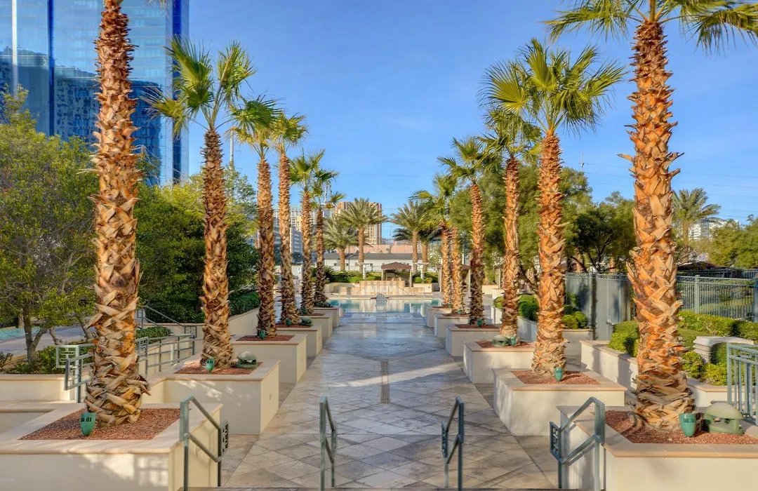 Panorama Vista Suite- 1Br 2Ba, Full Kitchen, Strip View, Balcony, Corner Unit-1